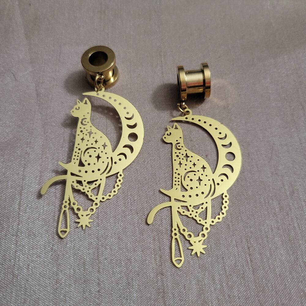 0 gauge (8mm) gold witchy cat on moon stainless steel ear tunnels, screw back